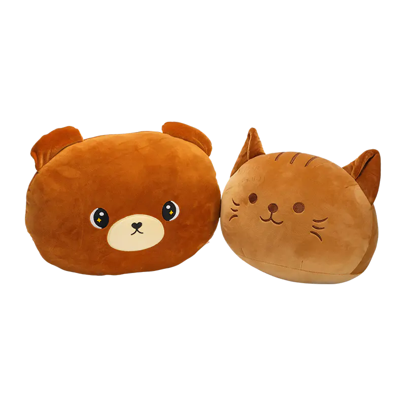 Mga plush pillow na may temang oso at pusa